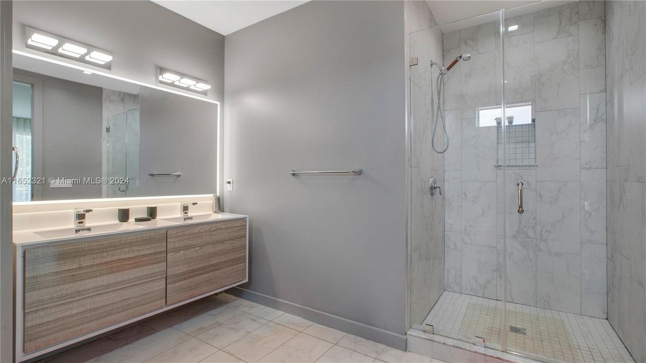 Recently Sold: $1,095,000 (3 beds, 3 baths, 2256 Square Feet)