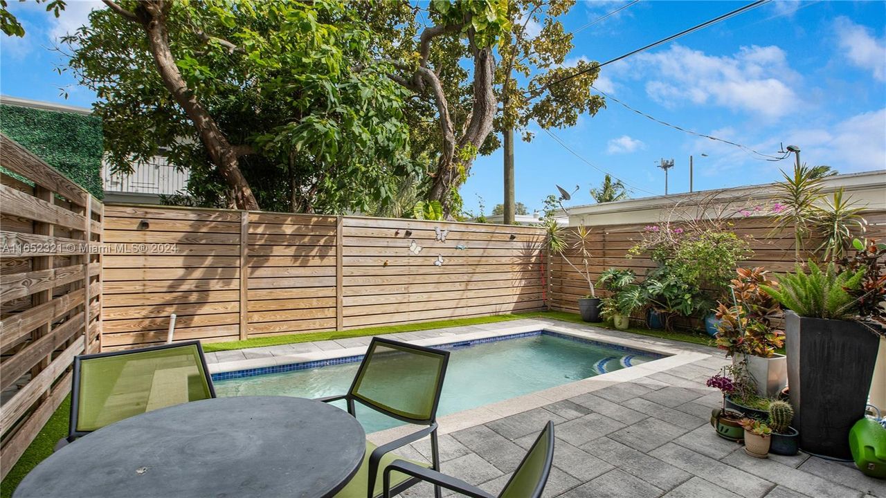 Recently Sold: $1,095,000 (3 beds, 3 baths, 2256 Square Feet)