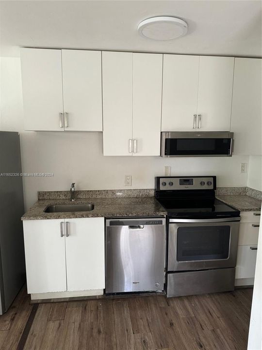 For Rent: $1,450 (0 beds, 1 baths, 2876 Square Feet)