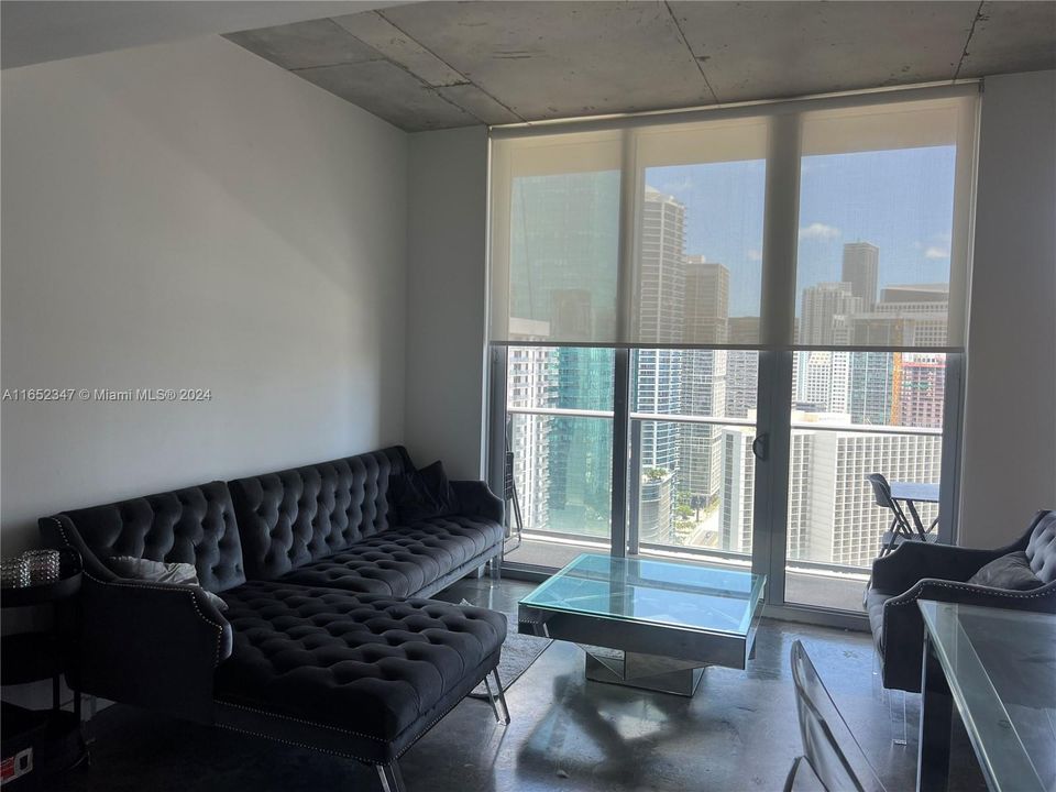 For Sale: $385,000 (1 beds, 1 baths, 533 Square Feet)