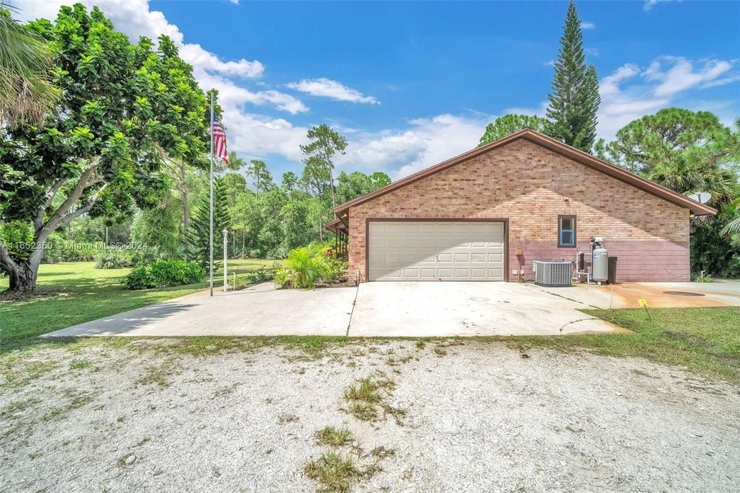 For Sale: $1,225,000 (3 beds, 2 baths, 2025 Square Feet)