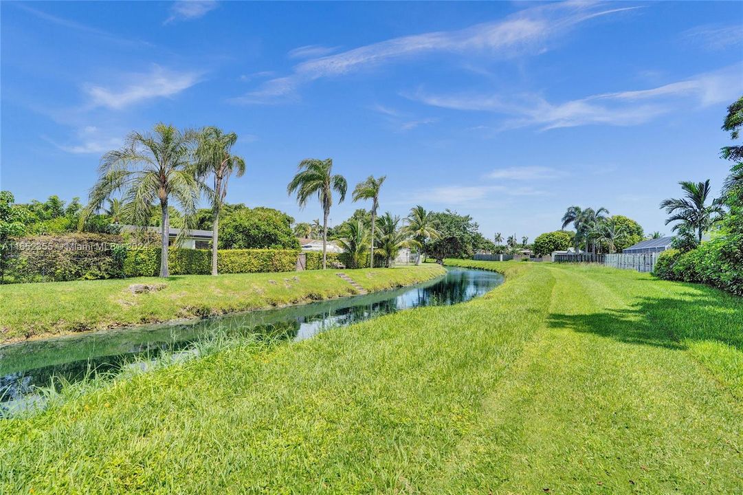 Active With Contract: $649,000 (3 beds, 2 baths, 1323 Square Feet)