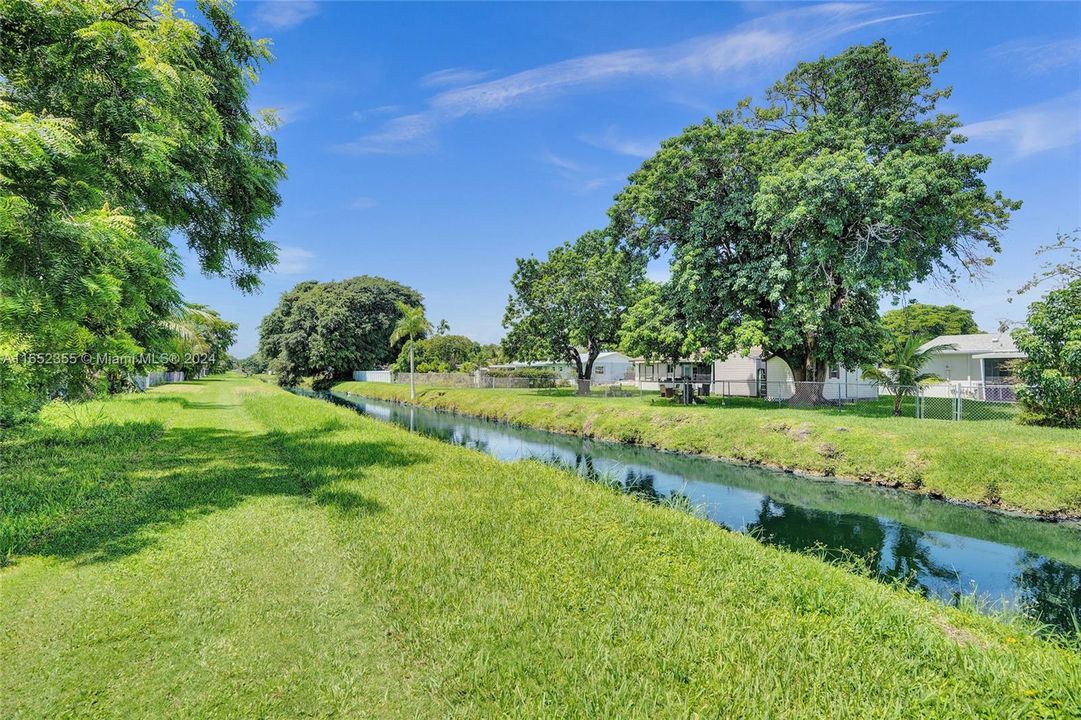 Active With Contract: $649,000 (3 beds, 2 baths, 1323 Square Feet)