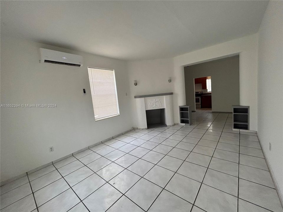 Active With Contract: $2,500 (2 beds, 1 baths, 1640 Square Feet)