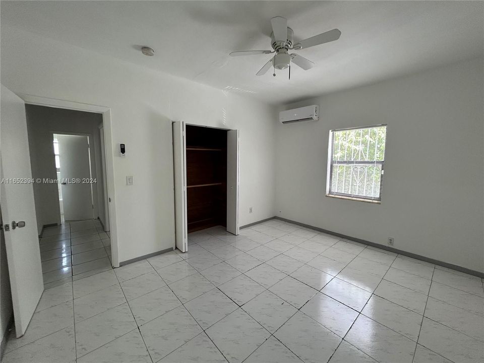 Active With Contract: $2,500 (2 beds, 1 baths, 1640 Square Feet)