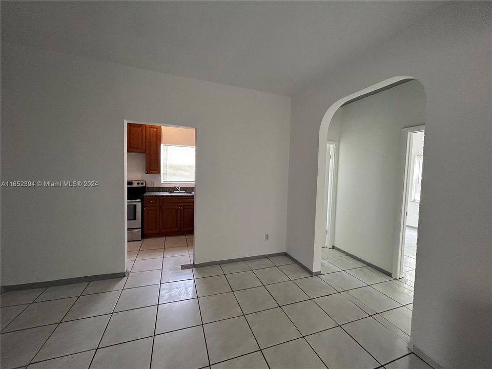 Active With Contract: $2,500 (2 beds, 1 baths, 1640 Square Feet)