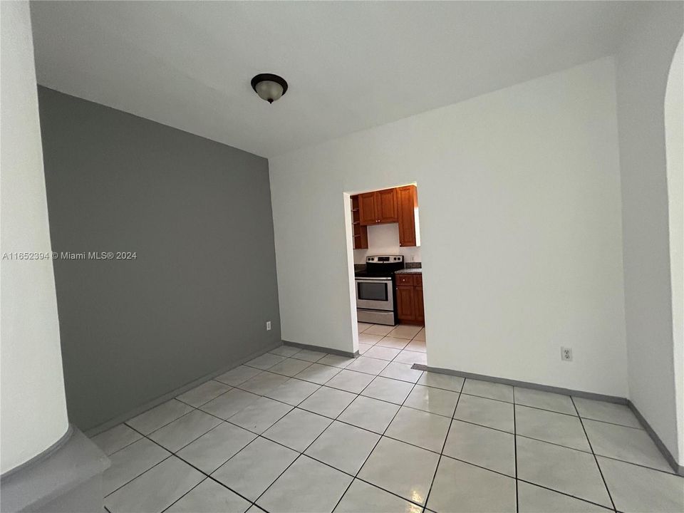 Active With Contract: $2,500 (2 beds, 1 baths, 1640 Square Feet)