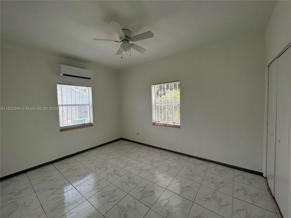 Active With Contract: $2,500 (2 beds, 1 baths, 1640 Square Feet)