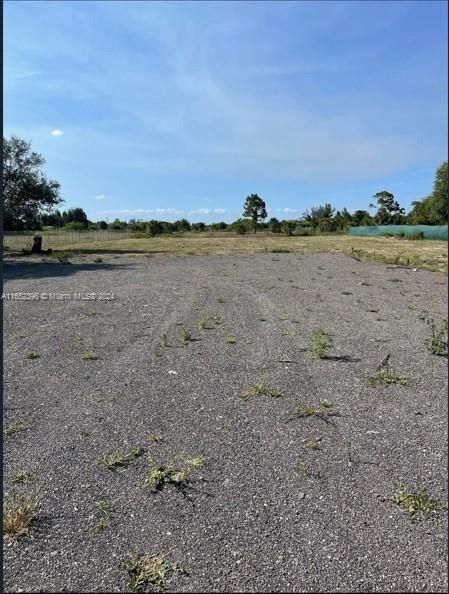 На продажу: $78,000 (1.07 acres)