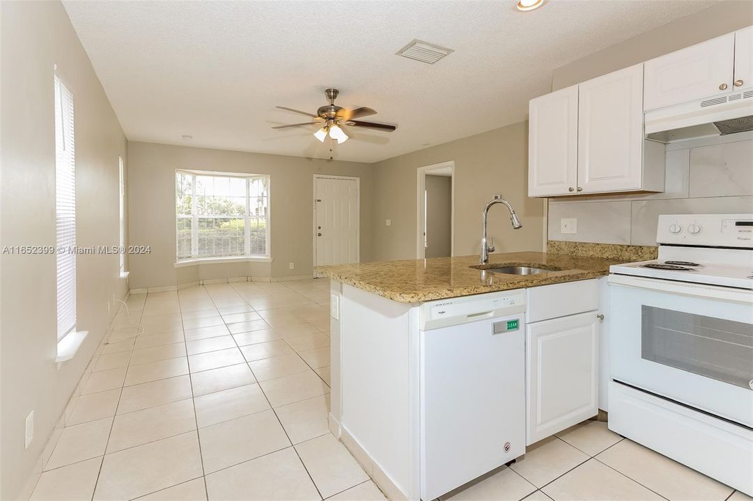 Active With Contract: $2,370 (3 beds, 2 baths, 1125 Square Feet)