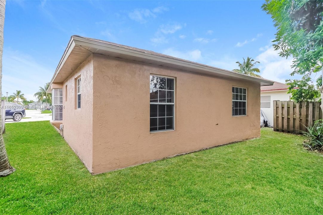 Active With Contract: $2,370 (3 beds, 2 baths, 1125 Square Feet)