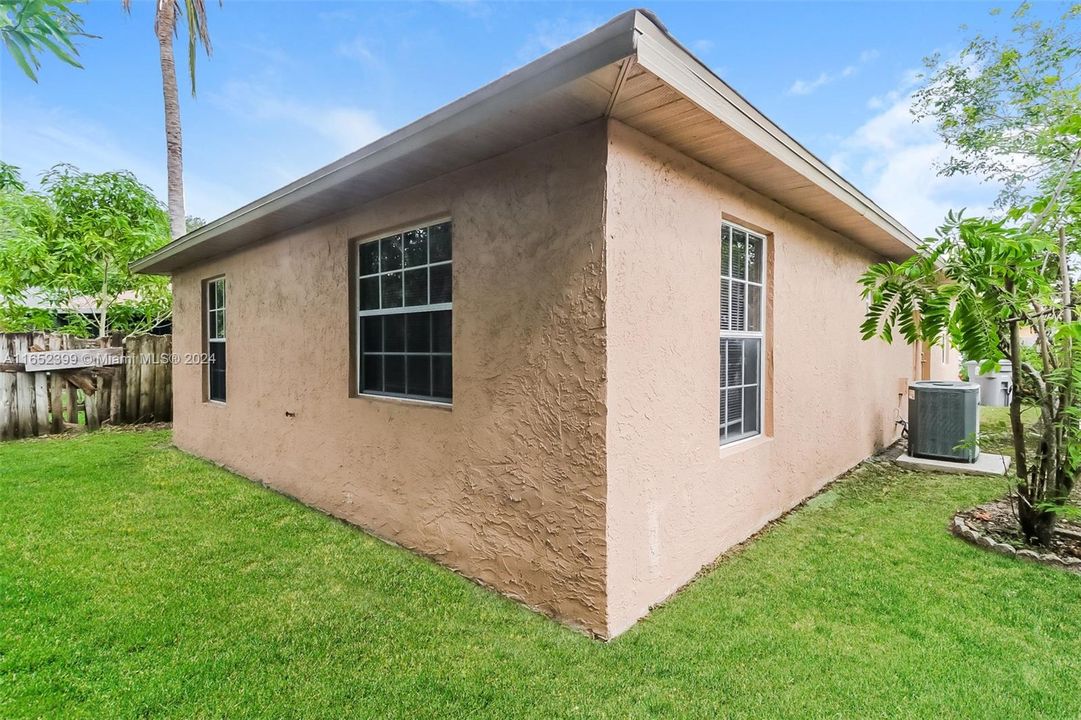 Active With Contract: $2,370 (3 beds, 2 baths, 1125 Square Feet)