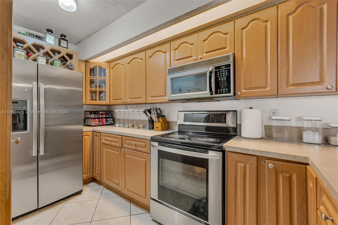 For Sale: $280,000 (2 beds, 2 baths, 1106 Square Feet)