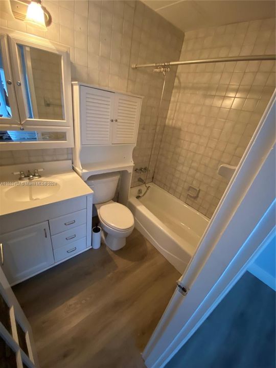 Recently Rented: $1,850 (1 beds, 1 baths, 590 Square Feet)