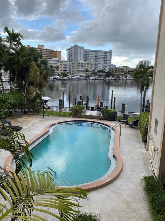 Recently Rented: $1,850 (1 beds, 1 baths, 590 Square Feet)