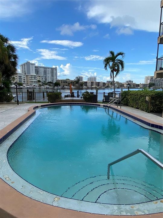 Recently Rented: $1,850 (1 beds, 1 baths, 590 Square Feet)