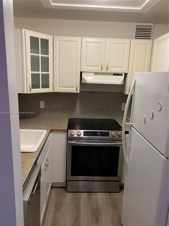 Recently Rented: $1,850 (1 beds, 1 baths, 590 Square Feet)