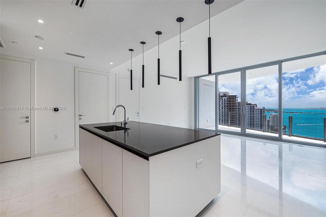 For Sale: $3,175,000 (2 beds, 2 baths, 1317 Square Feet)