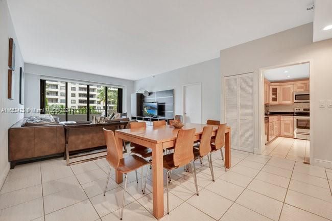 For Sale: $1,100,000 (2 beds, 2 baths, 1541 Square Feet)