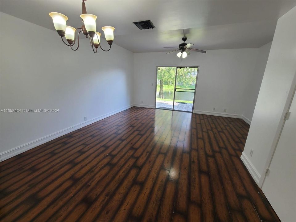 Recently Rented: $2,000 (2 beds, 1 baths, 1040 Square Feet)