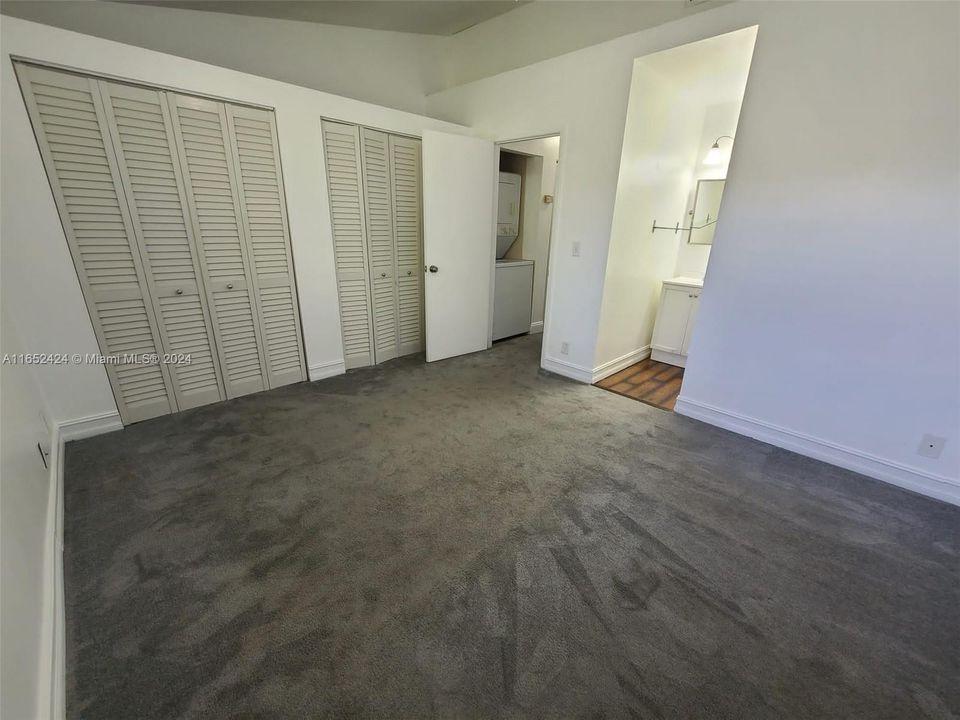 Recently Rented: $2,000 (2 beds, 1 baths, 1040 Square Feet)