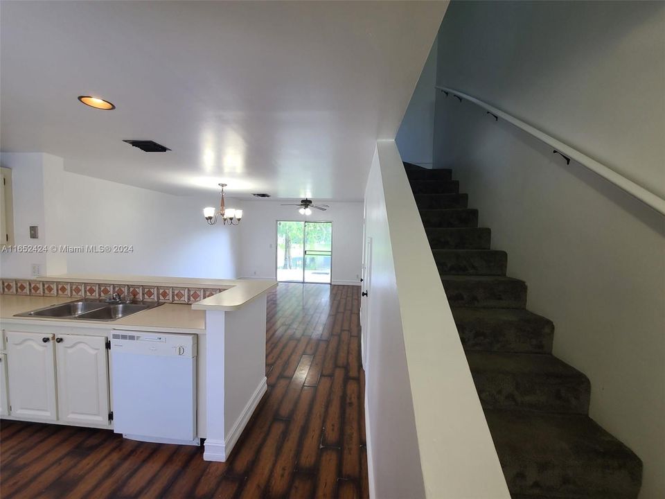 Recently Rented: $2,000 (2 beds, 1 baths, 1040 Square Feet)