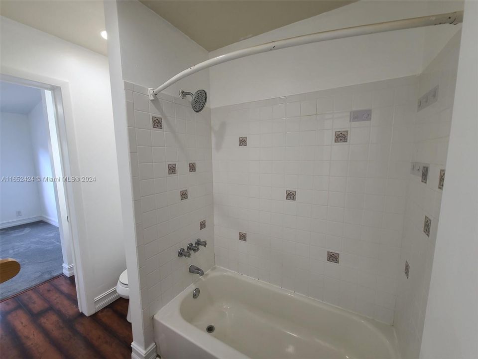 Recently Rented: $2,000 (2 beds, 1 baths, 1040 Square Feet)