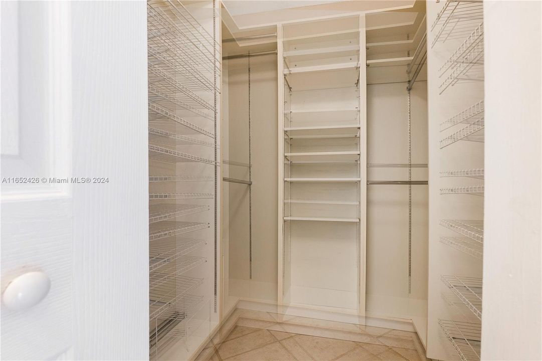 Walking Closet in principal bathroom