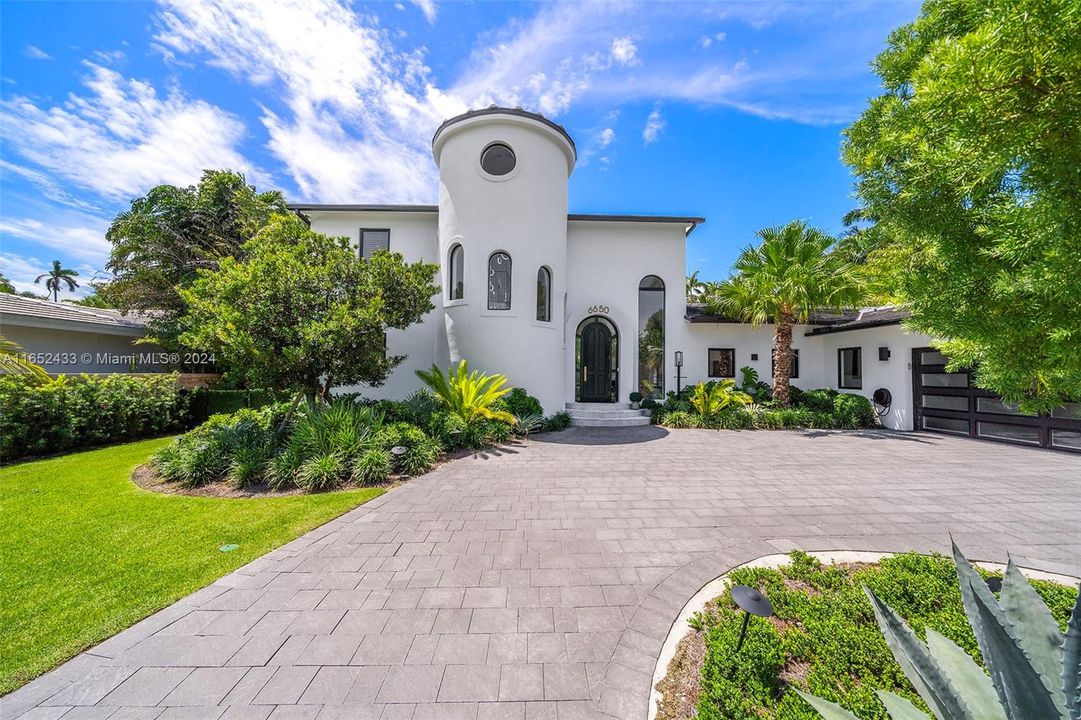 For Sale: $7,990,000 (5 beds, 4 baths, 4160 Square Feet)