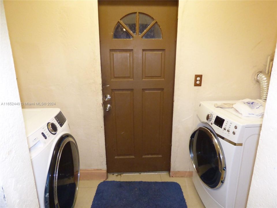 Recently Sold: $499,000 (3 beds, 2 baths, 1561 Square Feet)