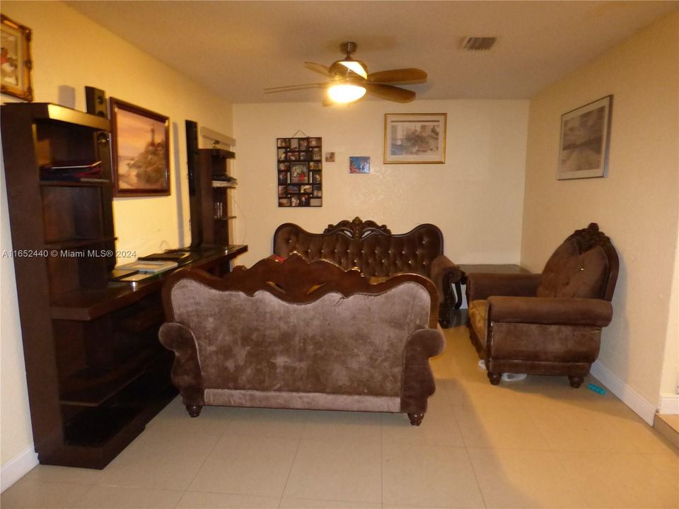 Recently Sold: $499,000 (3 beds, 2 baths, 1561 Square Feet)