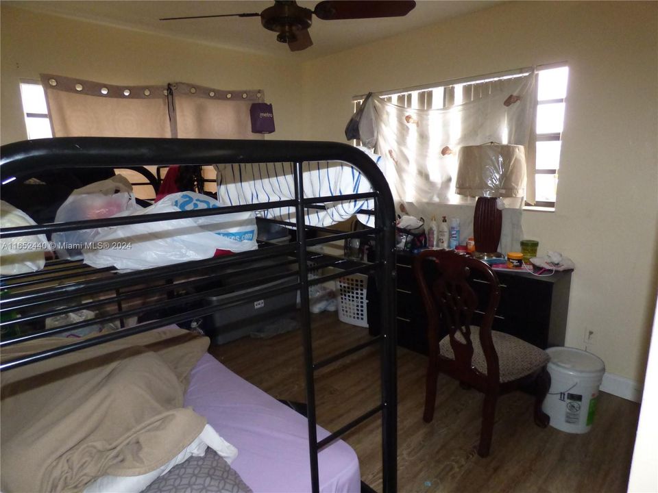 Recently Sold: $499,000 (3 beds, 2 baths, 1561 Square Feet)