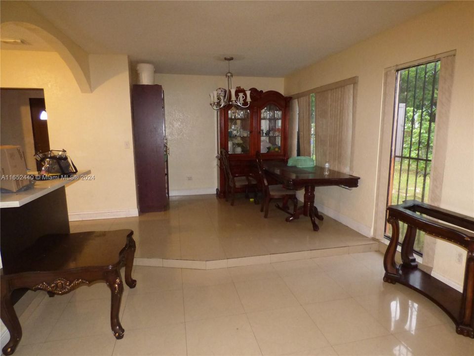 Recently Sold: $499,000 (3 beds, 2 baths, 1561 Square Feet)