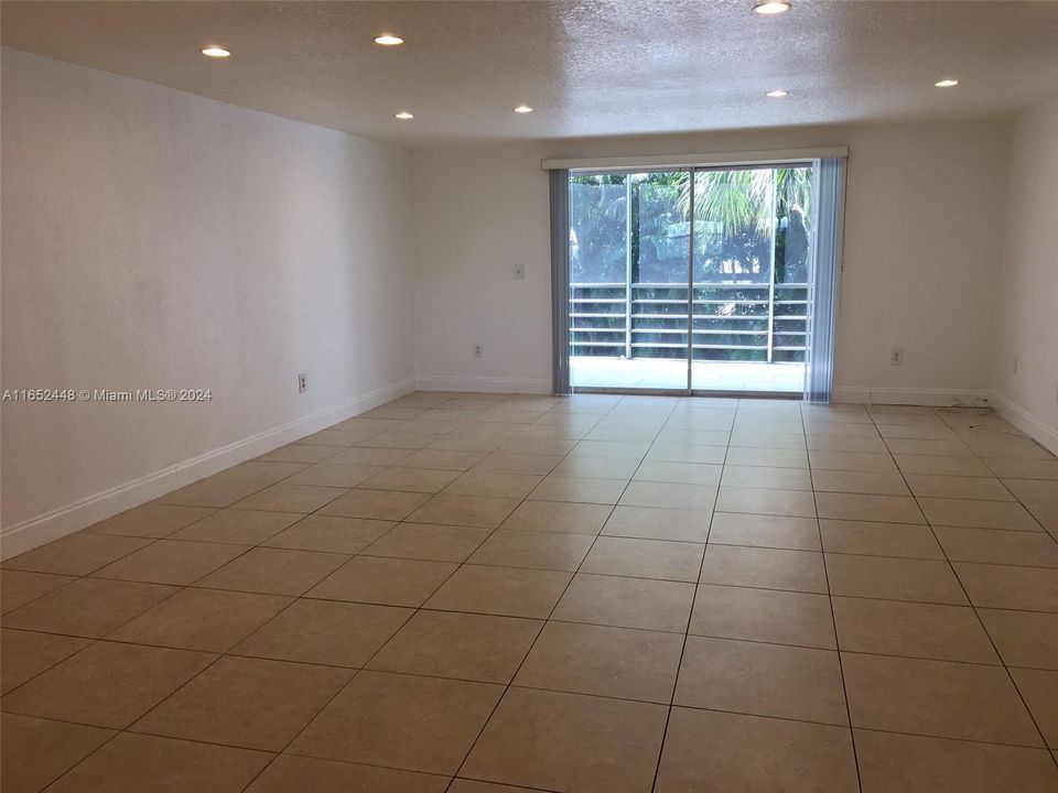 For Rent: $2,300 (2 beds, 2 baths, 1155 Square Feet)