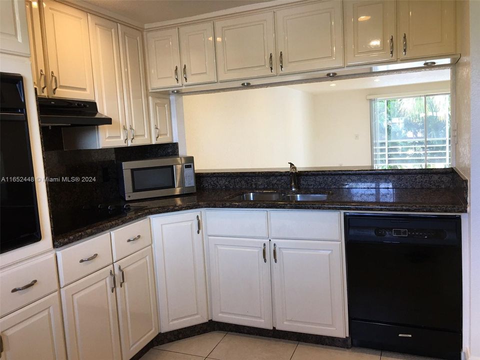 For Rent: $2,300 (2 beds, 2 baths, 1155 Square Feet)