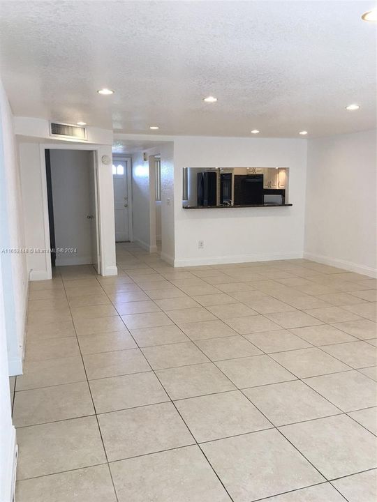 For Rent: $2,300 (2 beds, 2 baths, 1155 Square Feet)