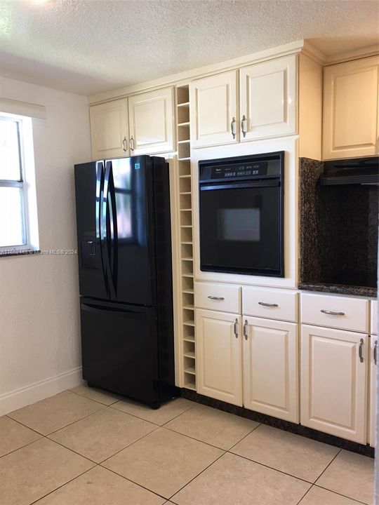 For Rent: $2,300 (2 beds, 2 baths, 1155 Square Feet)