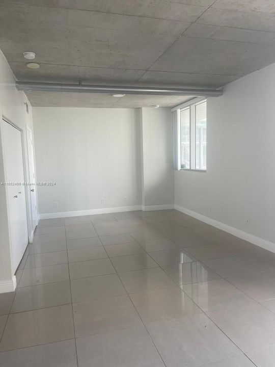 Recently Rented: $2,400 (0 beds, 1 baths, 638 Square Feet)