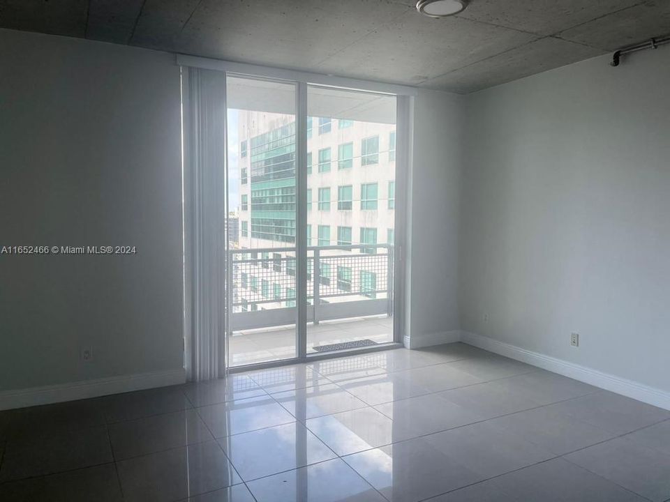 Recently Rented: $2,400 (0 beds, 1 baths, 638 Square Feet)