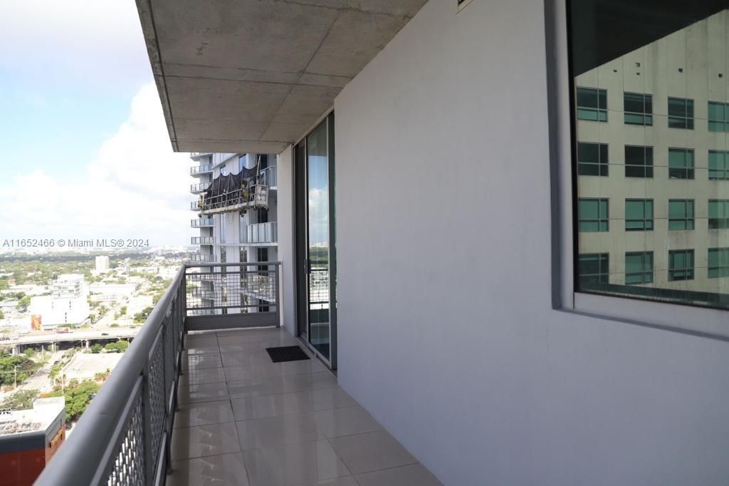 Recently Rented: $2,400 (0 beds, 1 baths, 638 Square Feet)