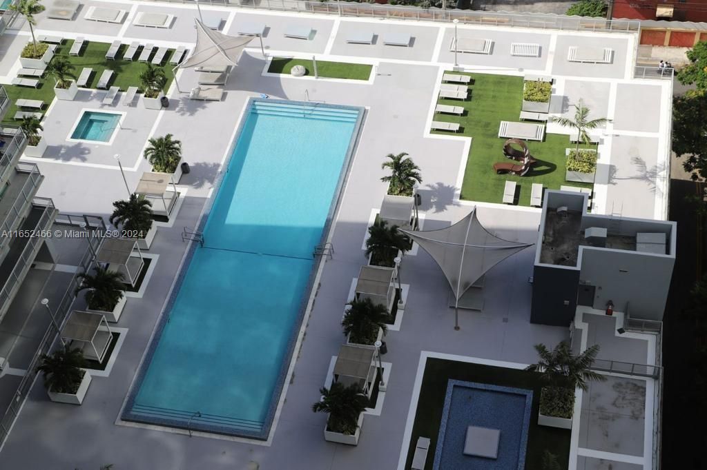 Recently Rented: $2,400 (0 beds, 1 baths, 638 Square Feet)