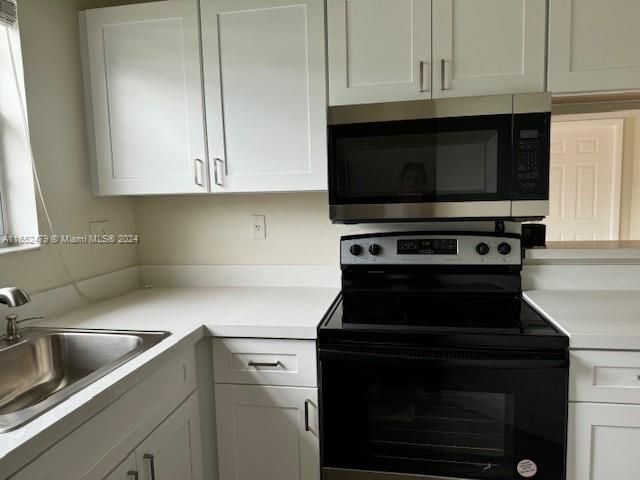 For Sale: $295,000 (2 beds, 2 baths, 854 Square Feet)