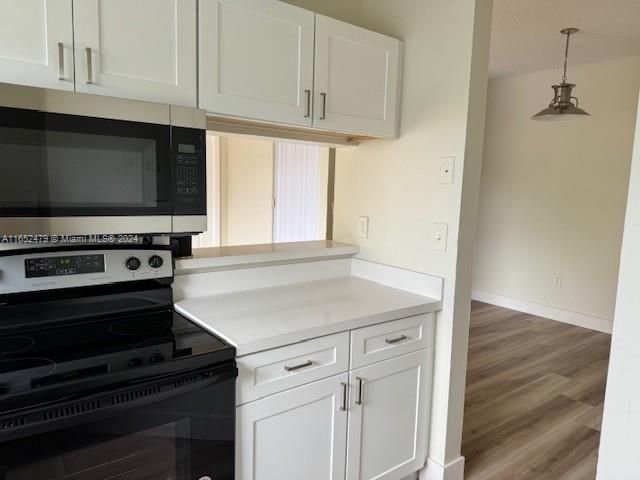 For Sale: $295,000 (2 beds, 2 baths, 854 Square Feet)