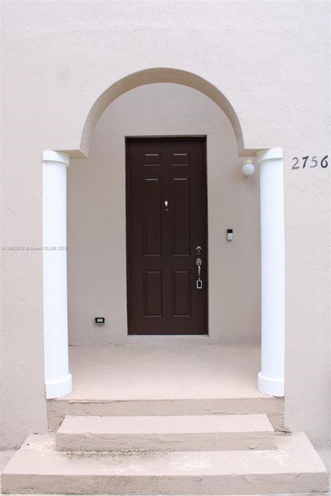 For Rent: $2,500 (3 beds, 2 baths, 1580 Square Feet)