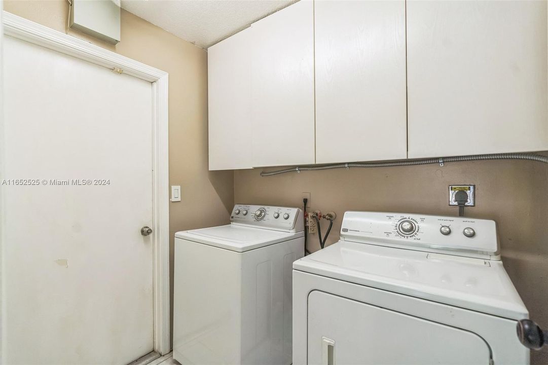 For Sale: $639,900 (3 beds, 2 baths, 1814 Square Feet)