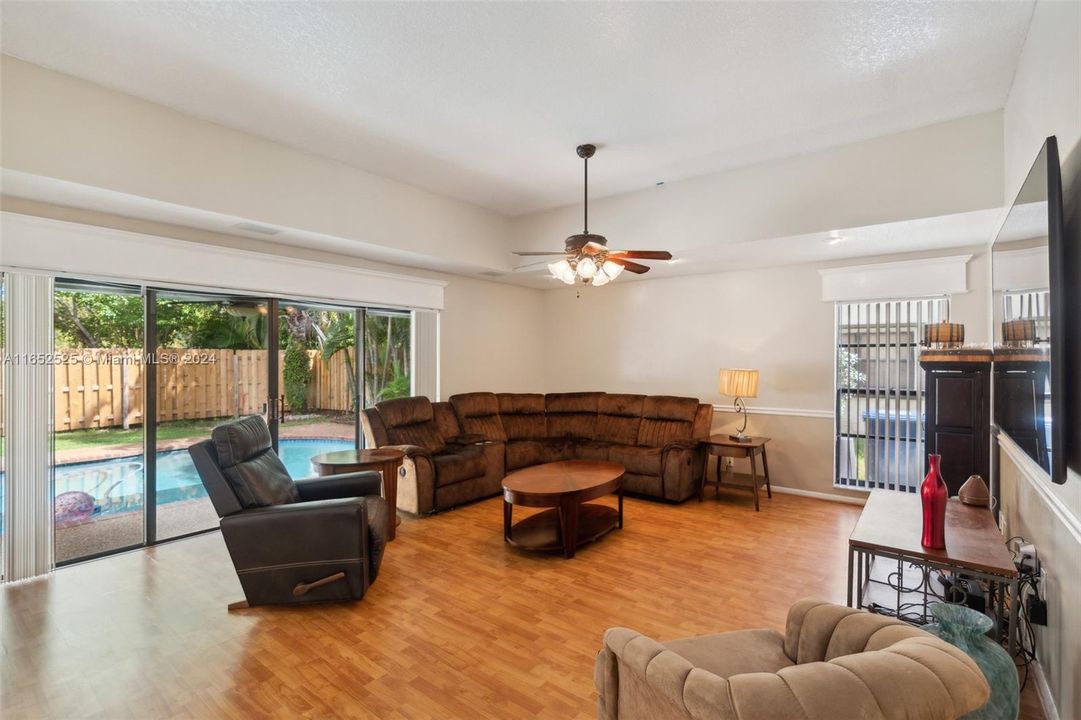 For Sale: $639,900 (3 beds, 2 baths, 1814 Square Feet)