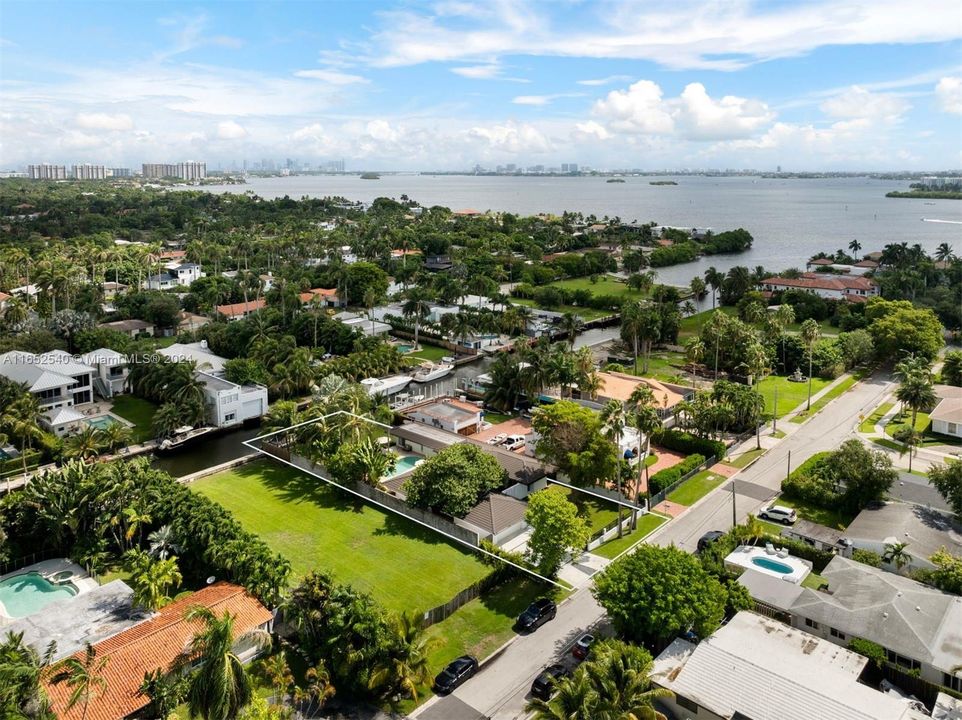 For Sale: $3,595,000 (4 beds, 3 baths, 2364 Square Feet)