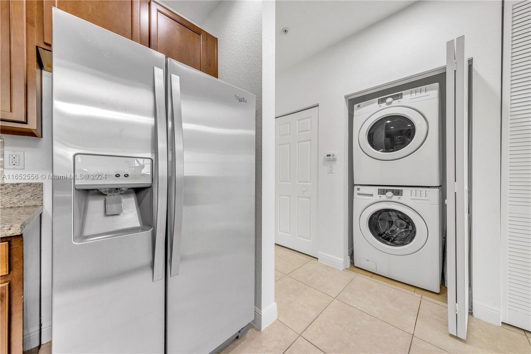 For Sale: $358,800 (2 beds, 2 baths, 1040 Square Feet)