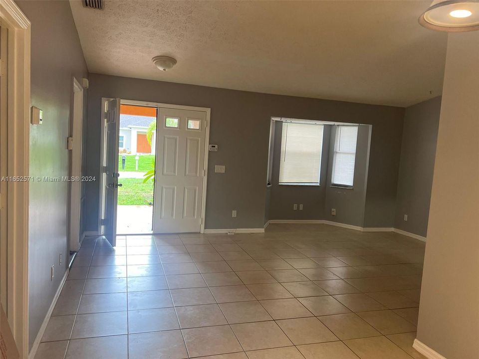 For Rent: $2,200 (3 beds, 2 baths, 1158 Square Feet)