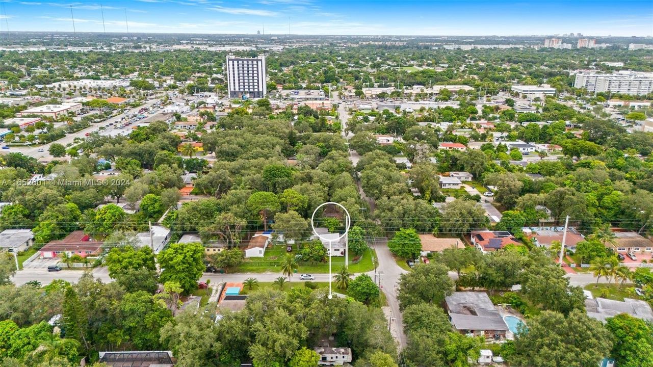 Active With Contract: $375,000 (3 beds, 2 baths, 962 Square Feet)